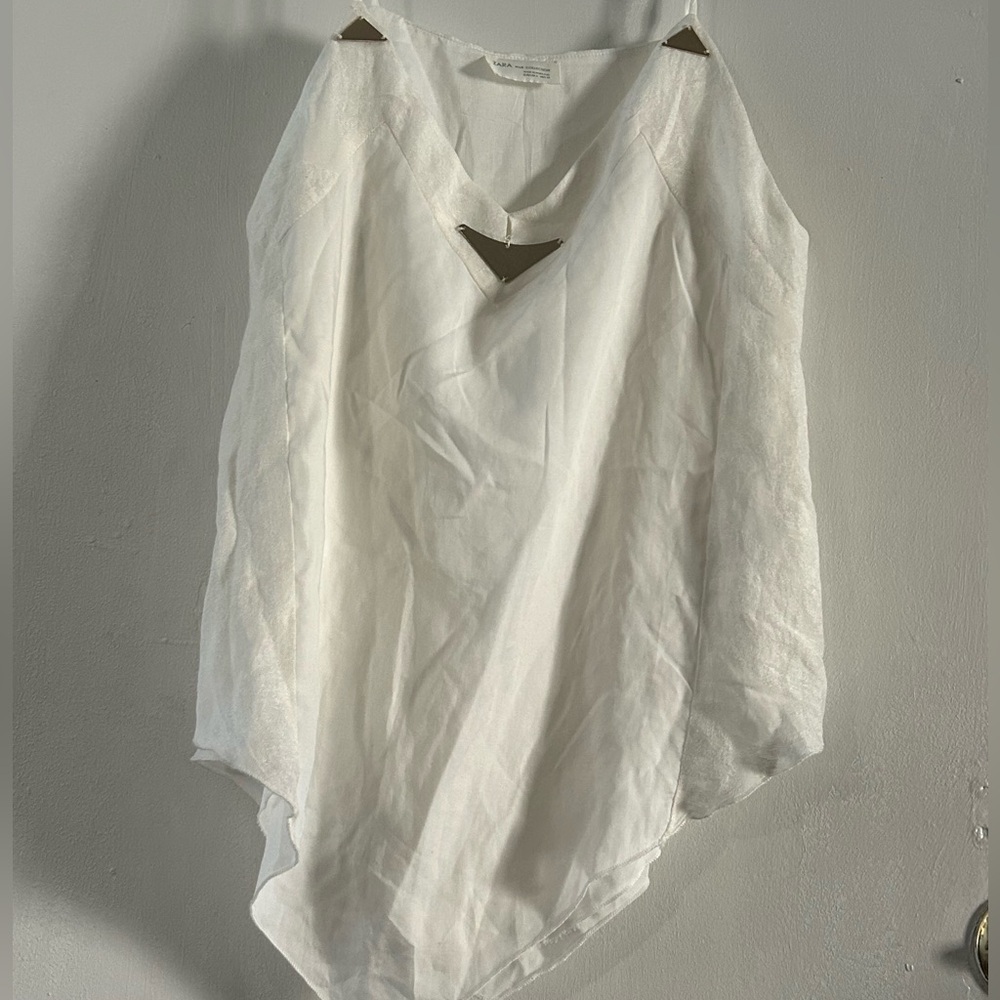 Zara White Sleeveless V-Neck Blouse
